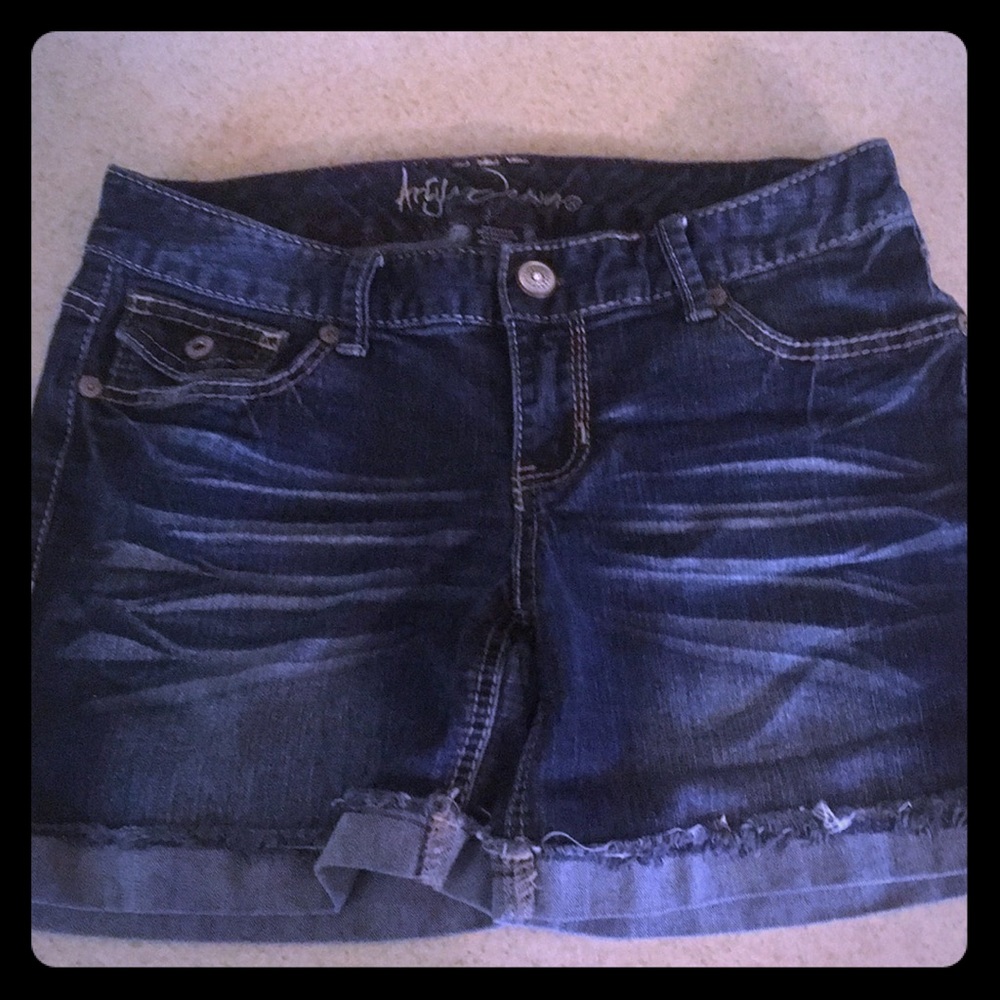 🔥HOT ITEM🔥Stylish Ariya Jeans cut off shorts